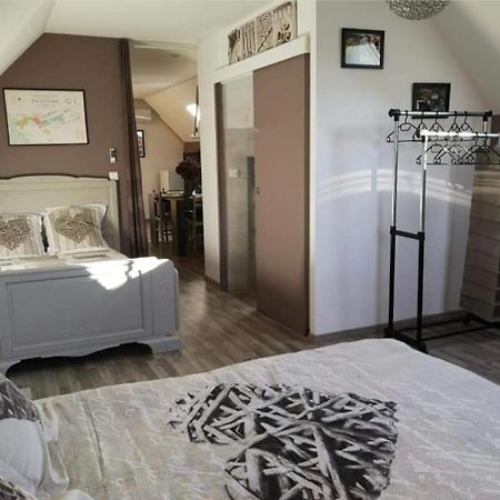 Chambre Fleurs De Lys Proche Zooparc De Beauval Et Des Chateaux De La Loire Couffy エクステリア 写真